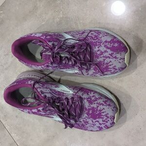 Brooks Womens Adrenaline GTS 21 running shoes